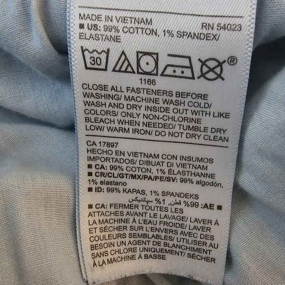 Old Navy Plus Size Mid-Rise Boyfriend Distressed/Destroyed Crop Jeans Size 28 W - Picture 5 of 9